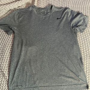 Men’s Nike dry fit T-shirt gray size large